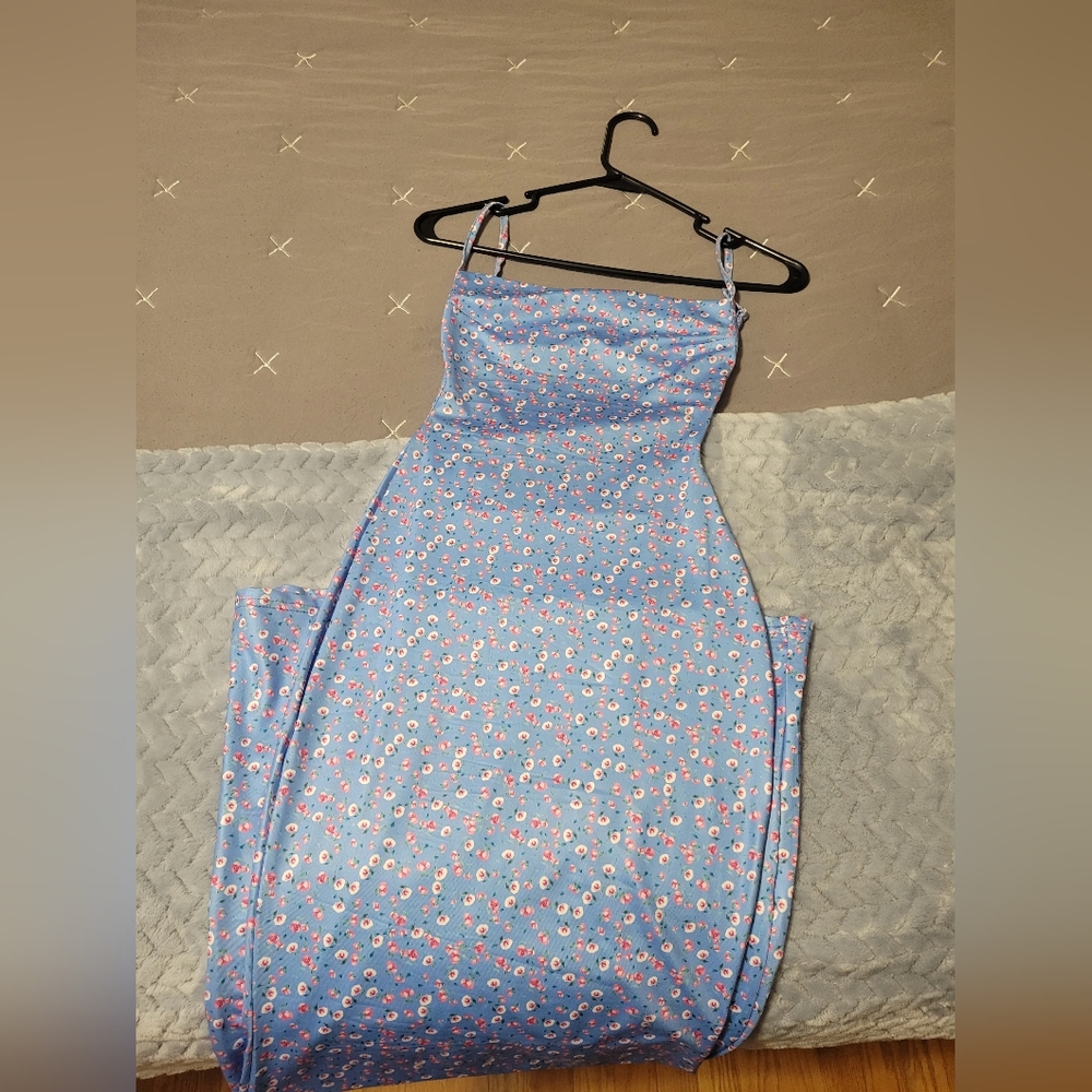 Backless dress